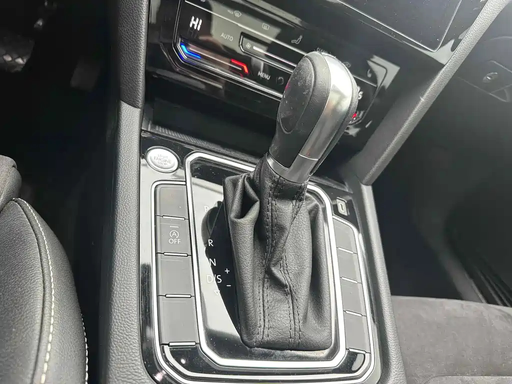 VOLKSWAGEN MAGOTAN 2020