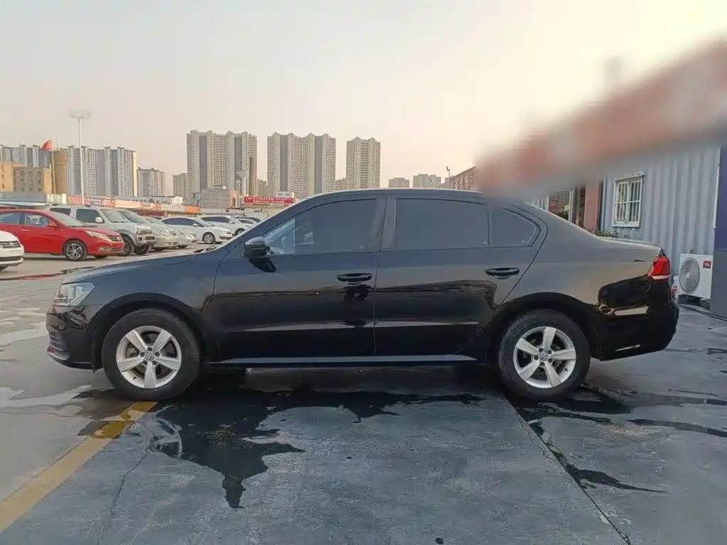 VOLKSWAGEN LAVIDA 2019