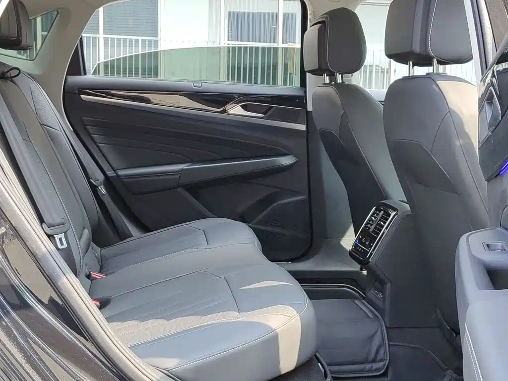 VOLKSWAGEN PASSAT 2025