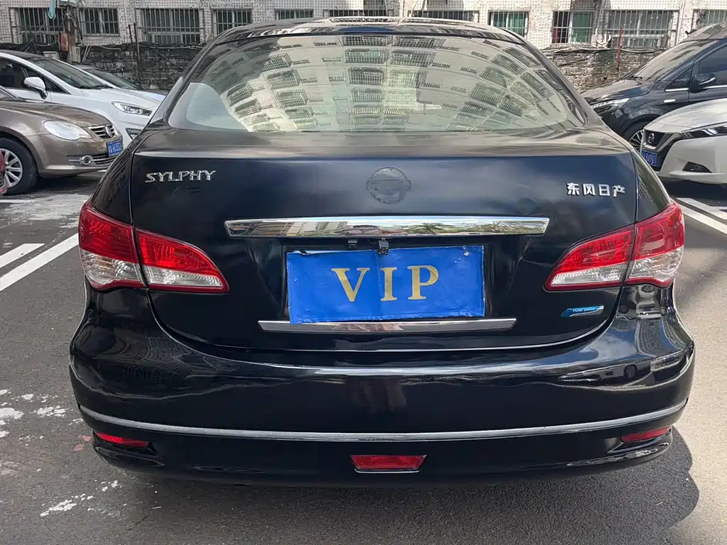 NISSAN SYLPHY 2013