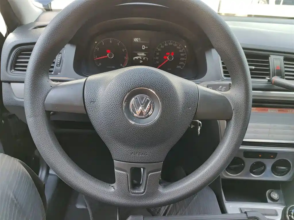 VOLKSWAGEN LAVIDA 2013