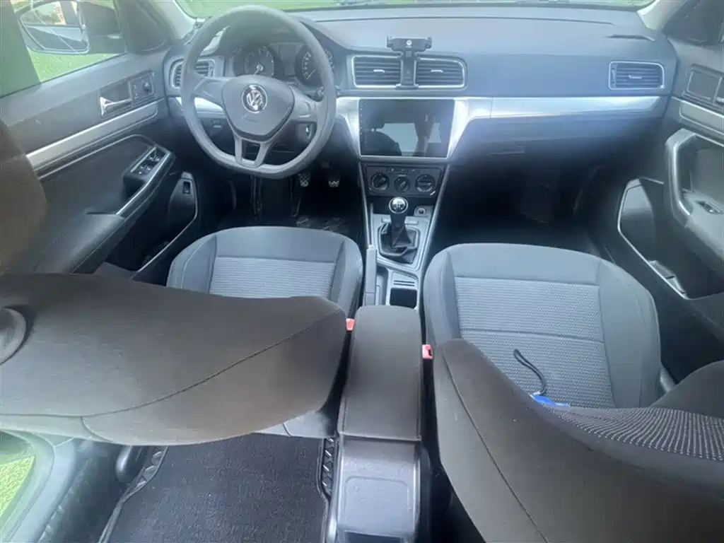VOLKSWAGEN LAVIDA 2015