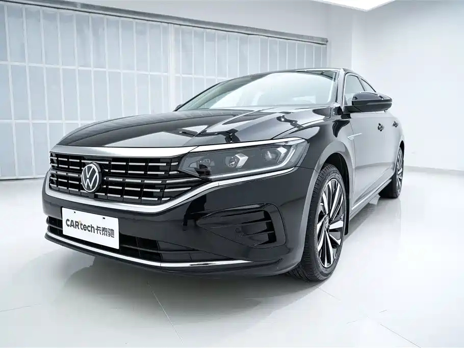 VOLKSWAGEN PASSAT 2022