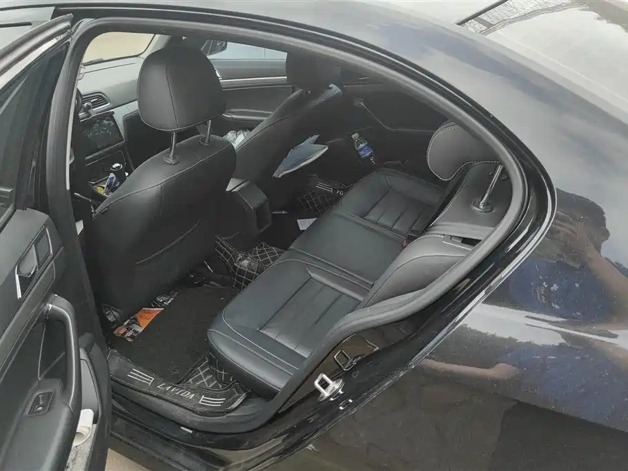 VOLKSWAGEN LAVIDA 2017