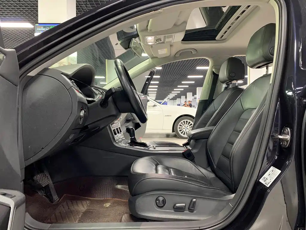 VOLKSWAGEN PASSAT 2017