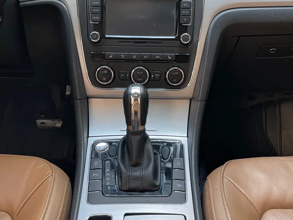 VOLKSWAGEN PASSAT 2014