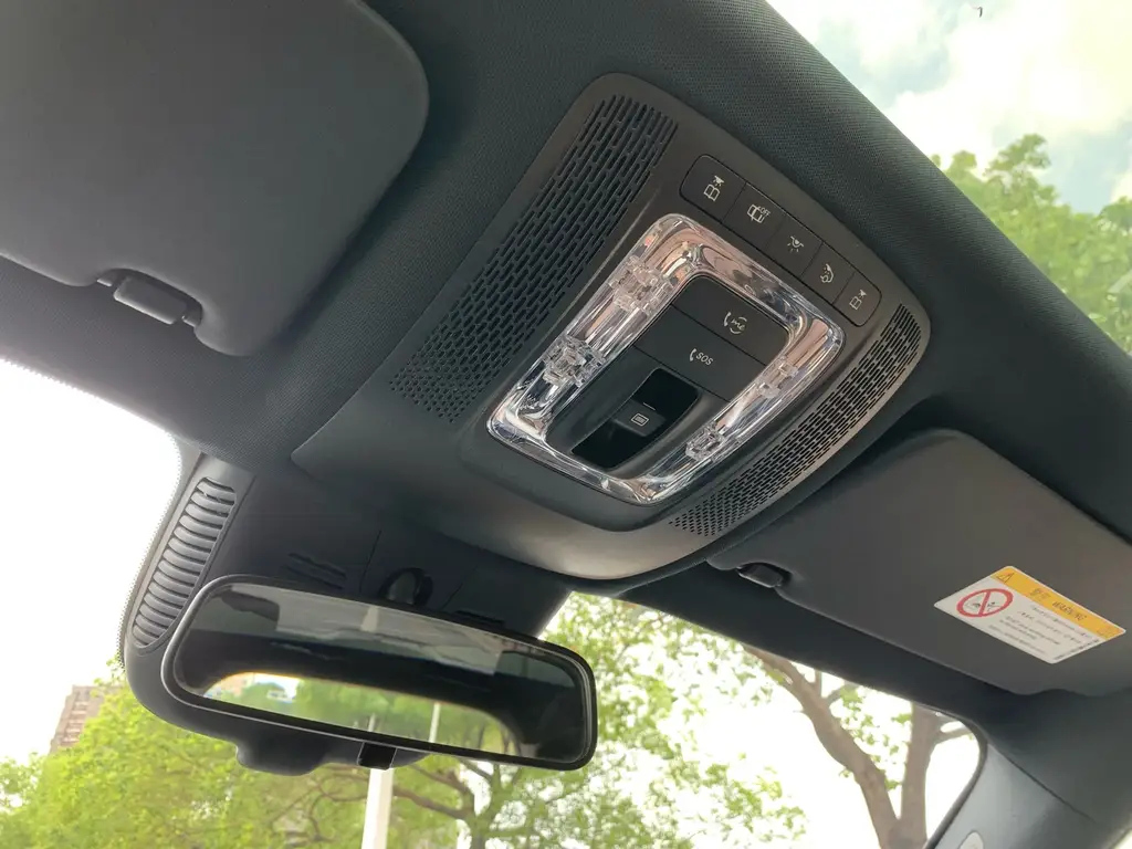 MERCEDES BENZ GLB 2024