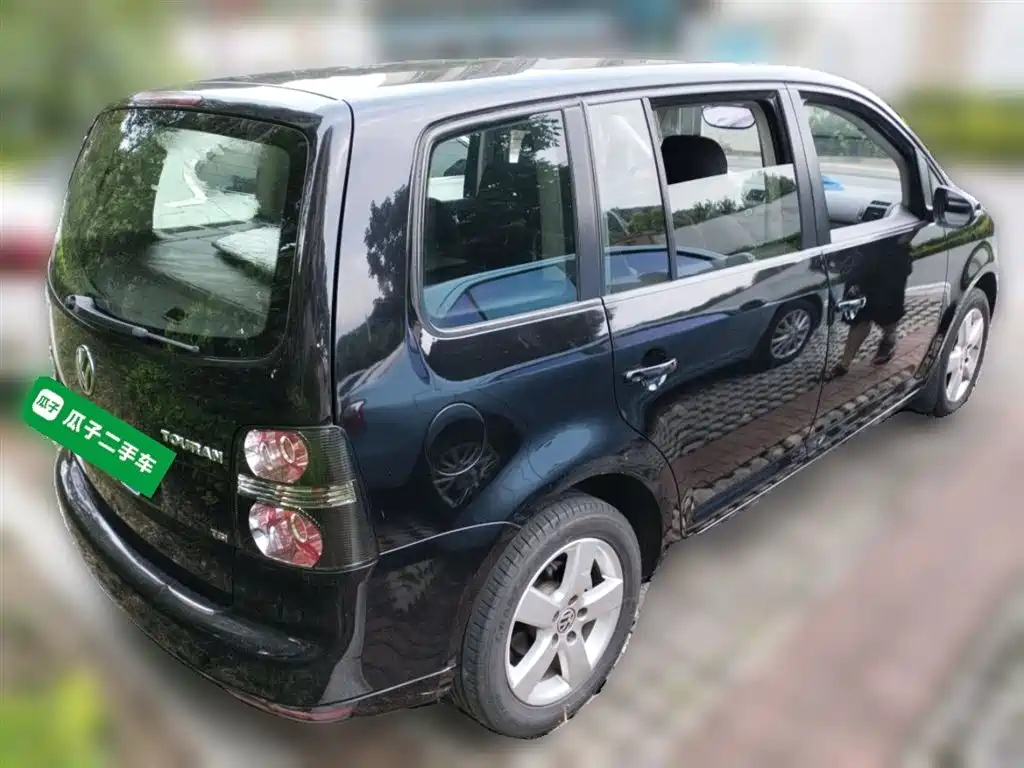 VOLKSWAGEN TOURAN 2013