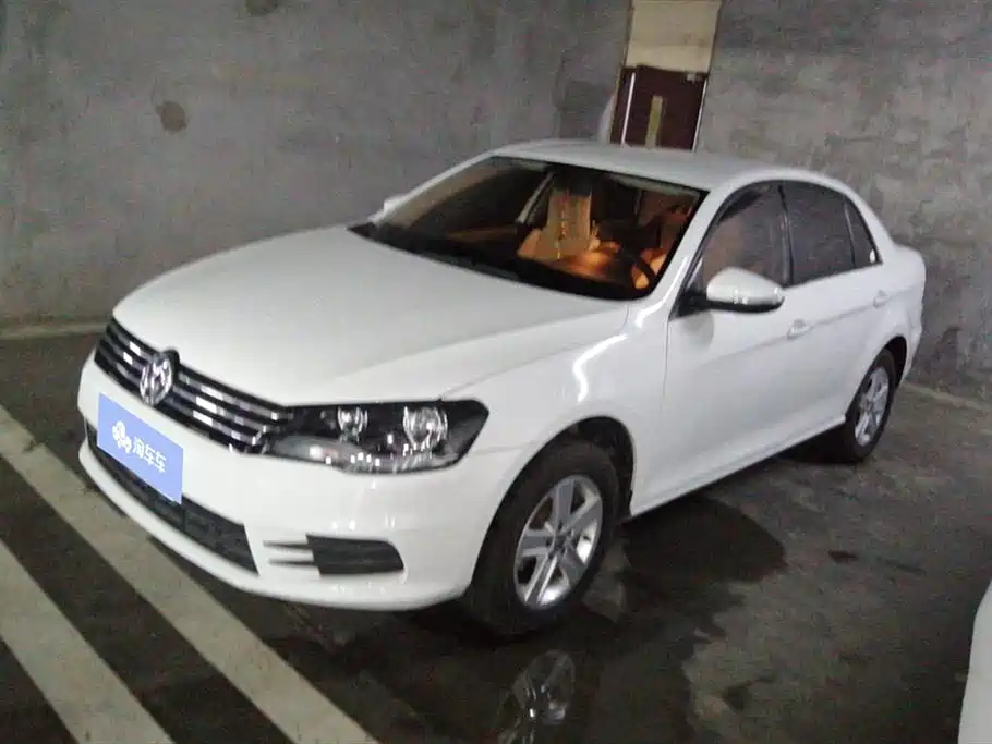 VOLKSWAGEN BORA 2013