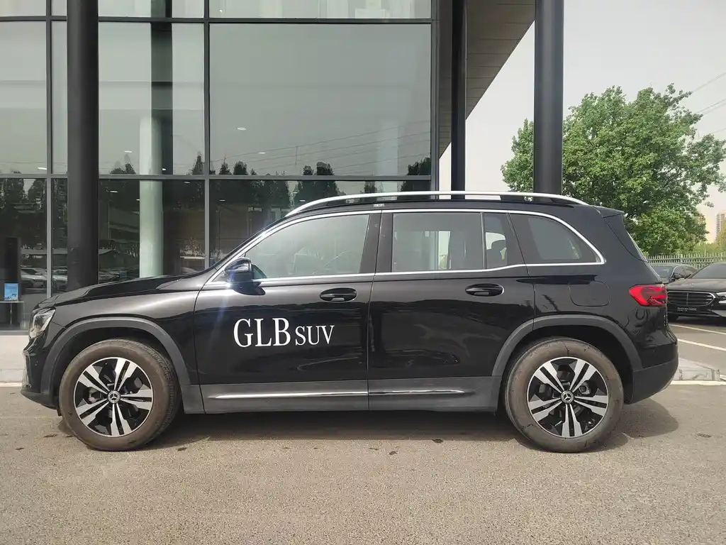 MERCEDES BENZ GLB 2024