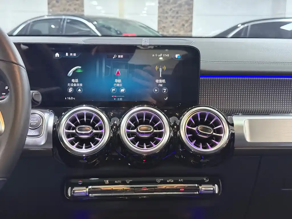 MERCEDES BENZ GLB 2023