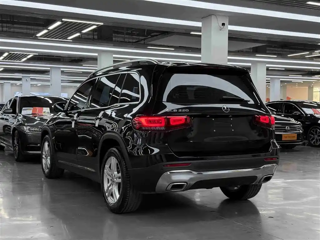MERCEDES BENZ GLB 2023