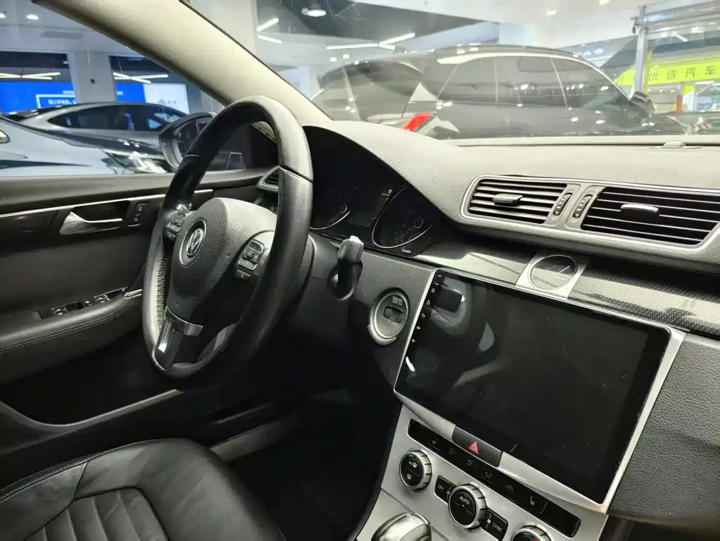 VOLKSWAGEN MAGOTAN 2013