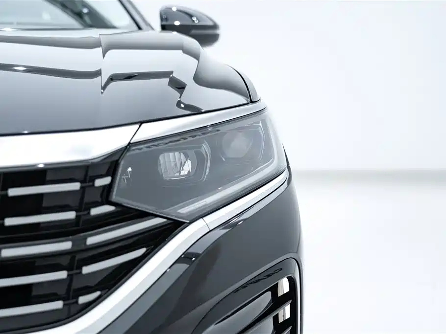 VOLKSWAGEN PASSAT 2022