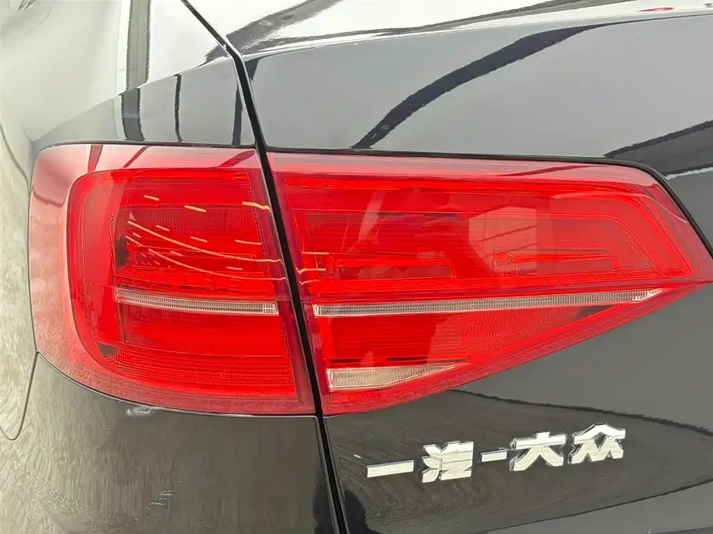 VOLKSWAGEN SAGITAR 2018