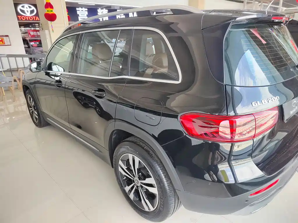 MERCEDES BENZ GLB 2024