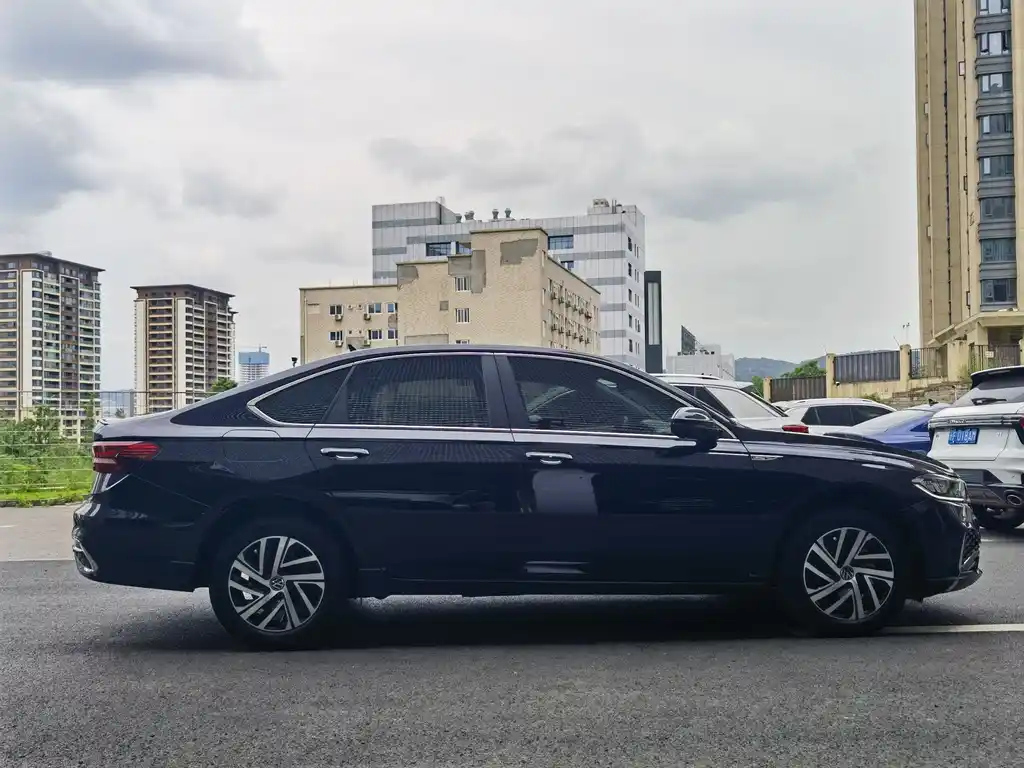 VOLKSWAGEN LAVIDA 2023