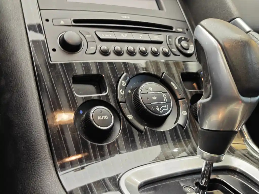 PEUGEOT 3008 2013