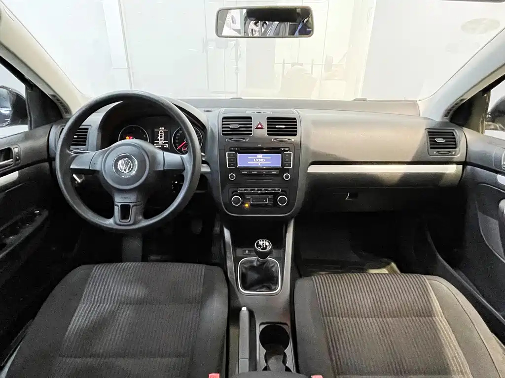 VOLKSWAGEN SAGITAR 2011