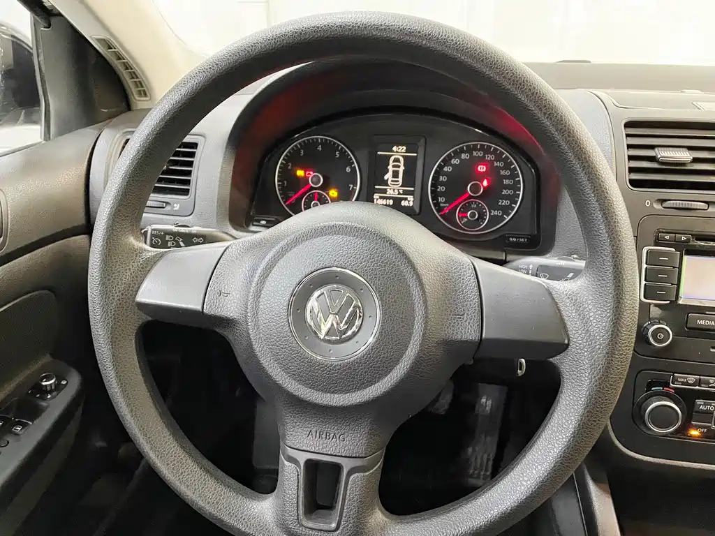 VOLKSWAGEN SAGITAR 2011