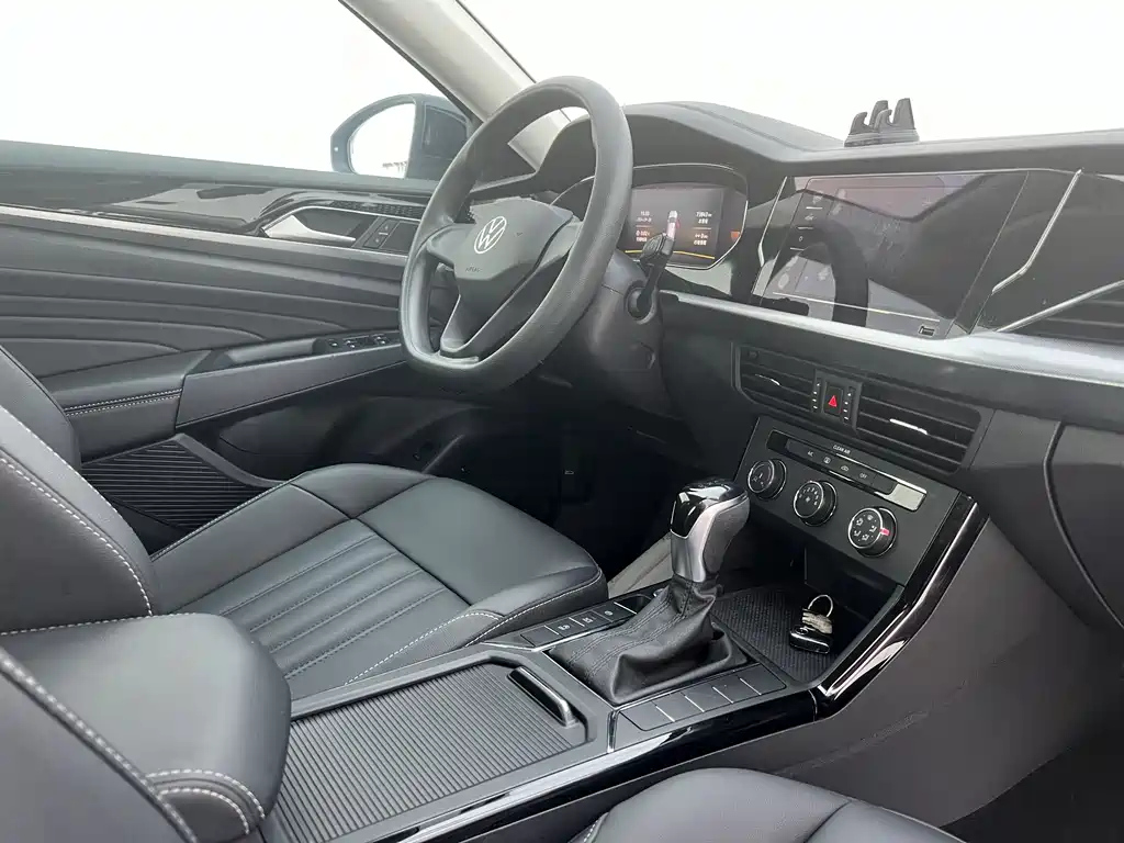 VOLKSWAGEN PASSAT 2022