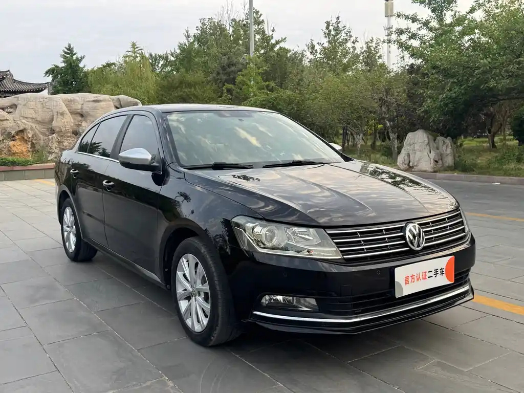 VOLKSWAGEN LAVIDA 2015