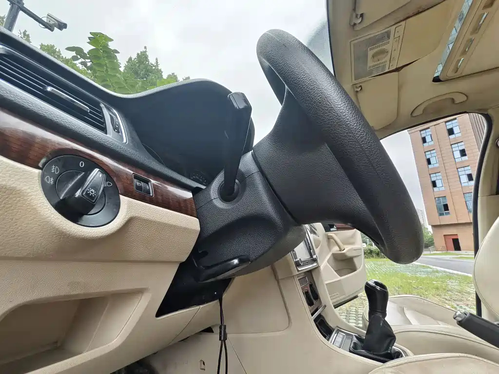 VOLKSWAGEN LAVIDA 2013