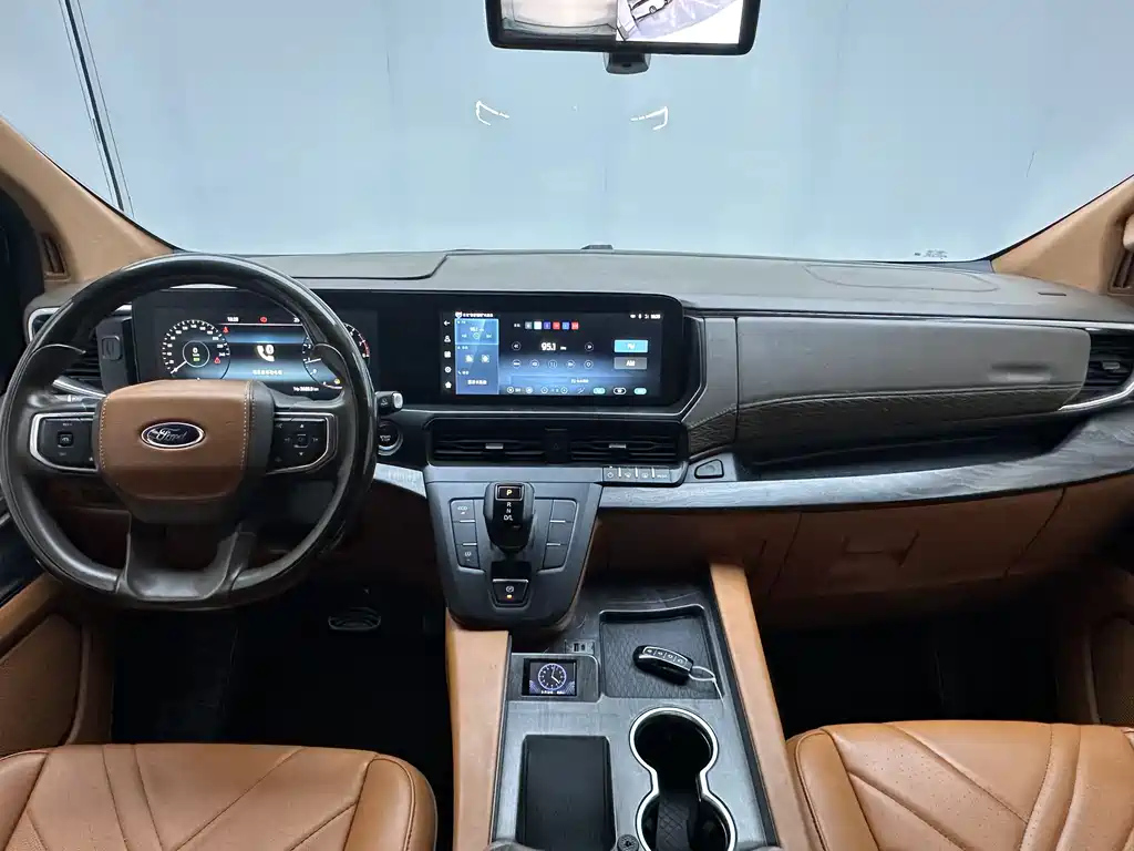 FORD TOUREO 2024