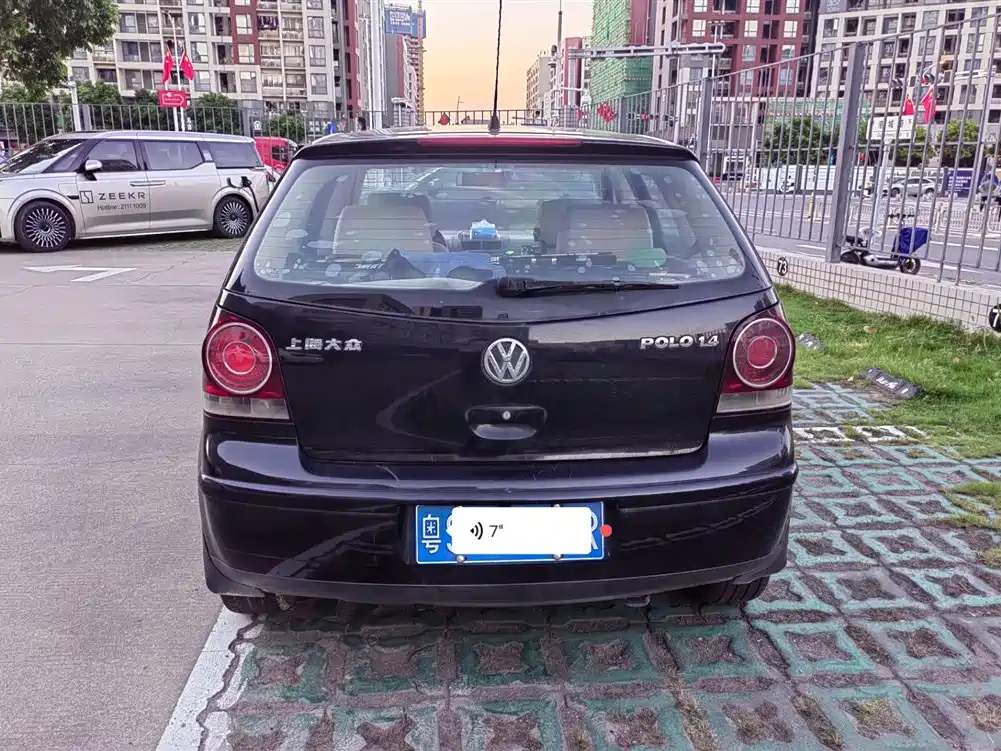 VOLKSWAGEN POLO 2010