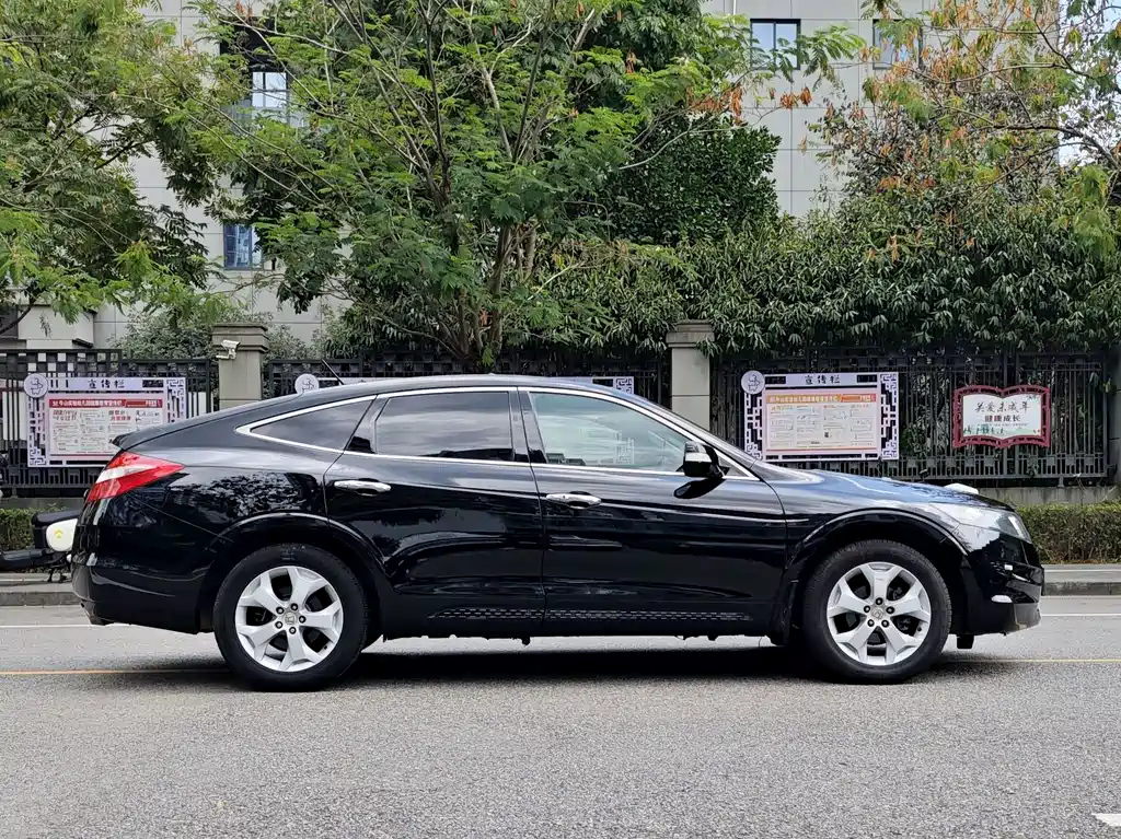 HONDA CROSSTOUR 2011