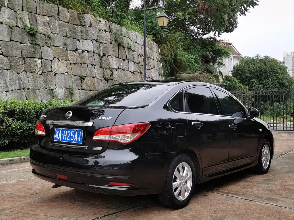 NISSAN SYLPHY 2018