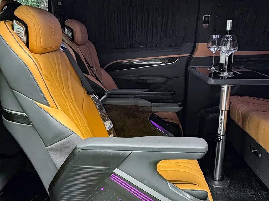 FORD TOUREO 2024