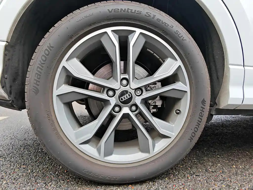 AUDI Q3 2024