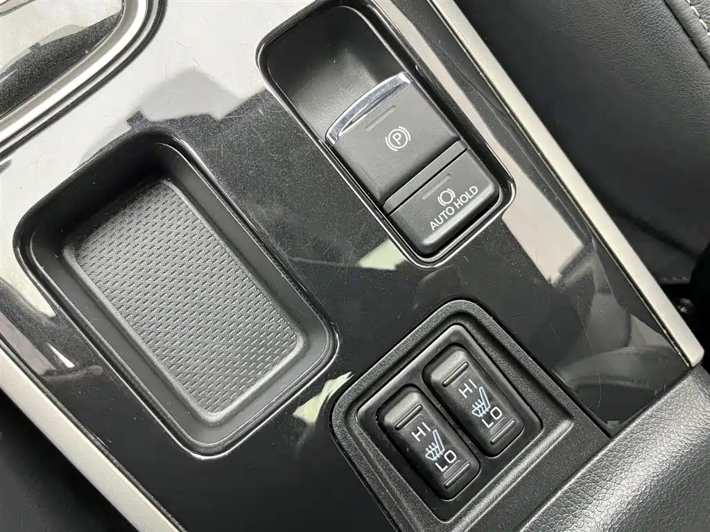 MITSUBISHI OUTLANDER 2020