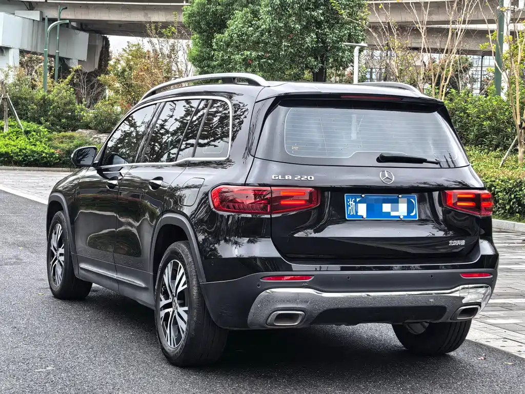 MERCEDES BENZ GLB 2024