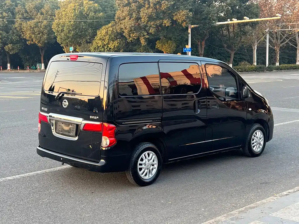 NISSAN NV200 2014