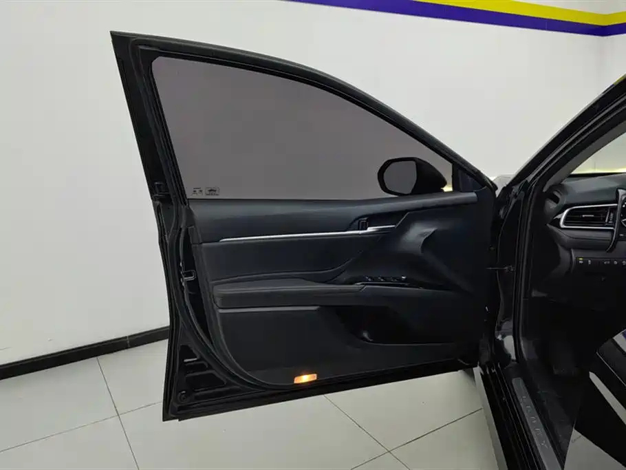 TOYOTA CAMRY 2018
