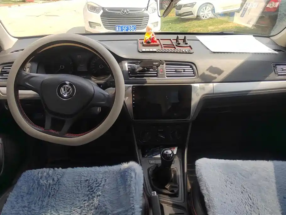 VOLKSWAGEN LAVIDA 2015