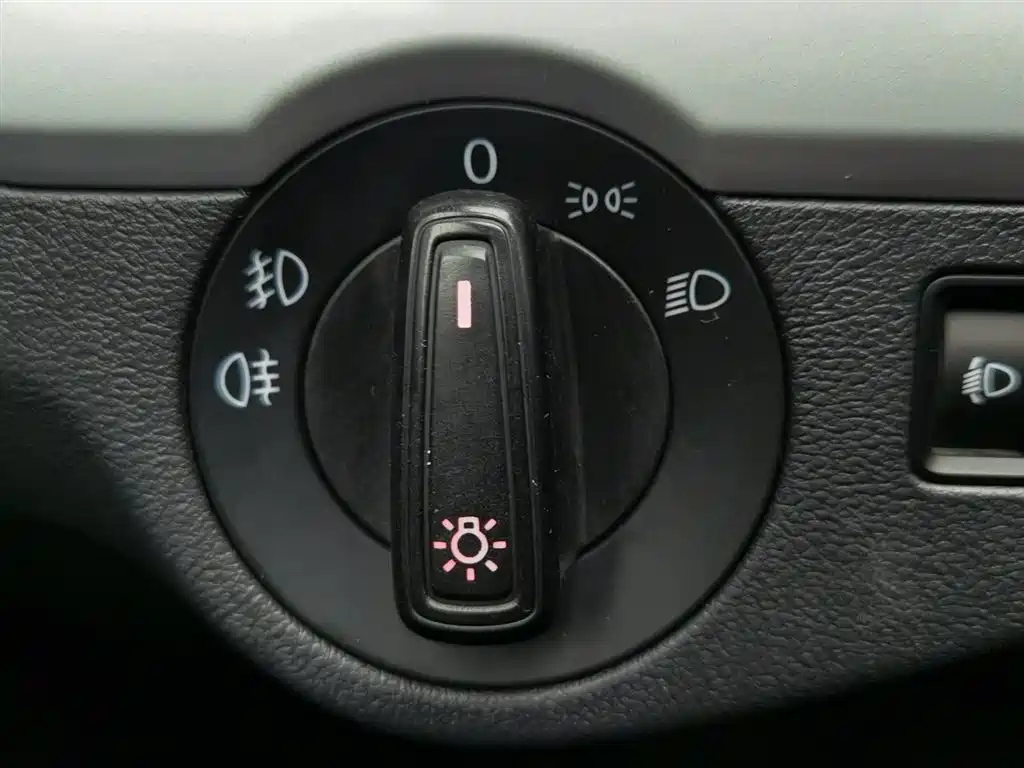 VOLKSWAGEN JETTA 2016