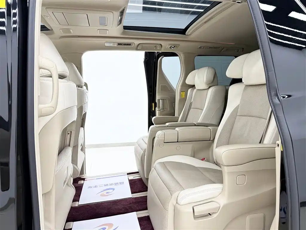 TOYOTA ALPHARD 2013