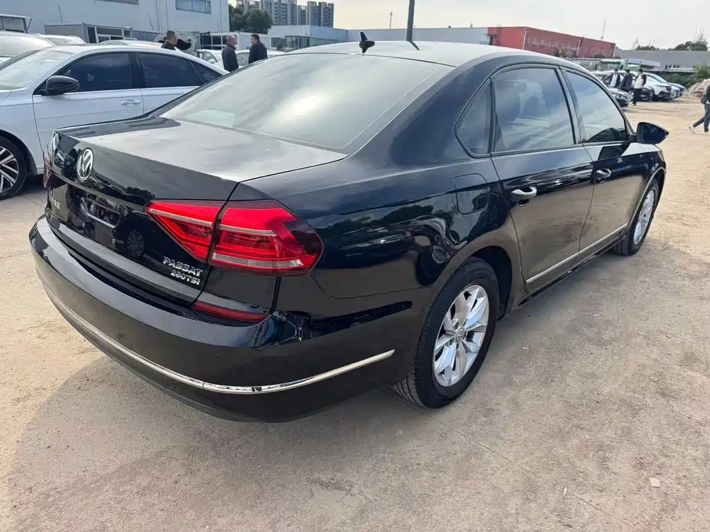 VOLKSWAGEN PASSAT 2018