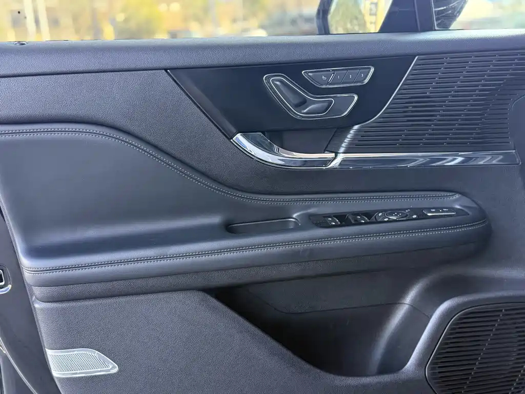 LINCOLN ADVENTURER 2021
