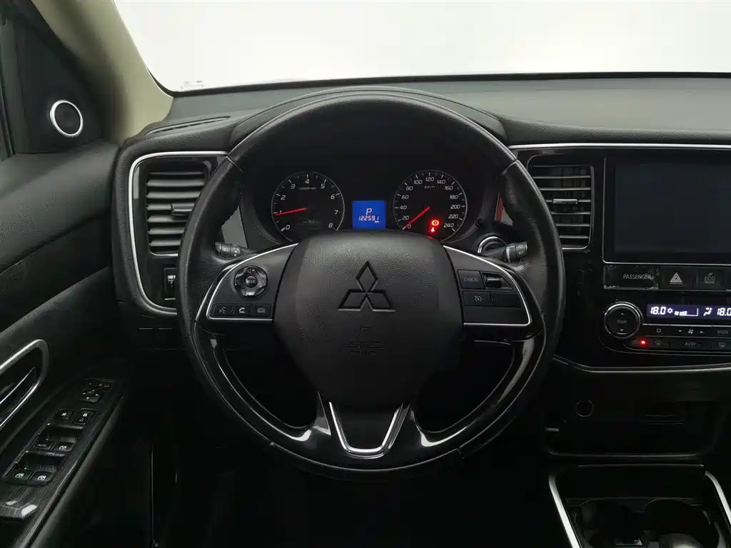 MITSUBISHI OUTLANDER 2018