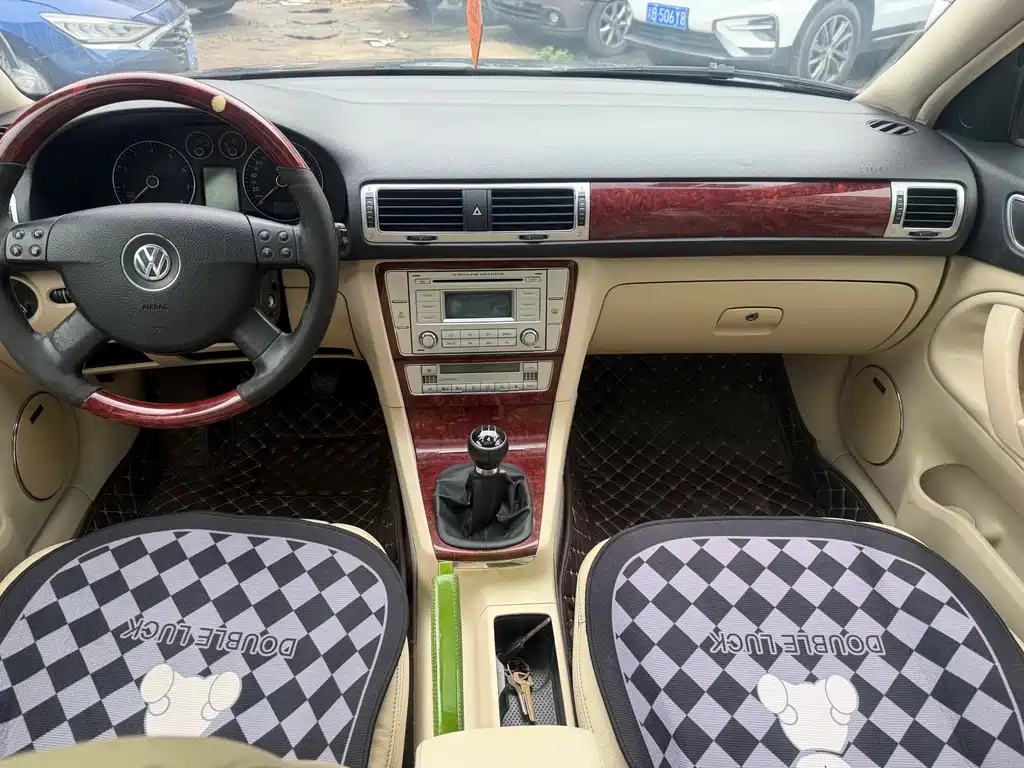 VOLKSWAGEN PASSAT LINGYU 2009