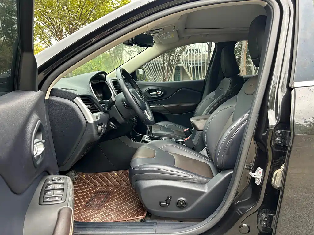 JEEP CHEROKEE 2020