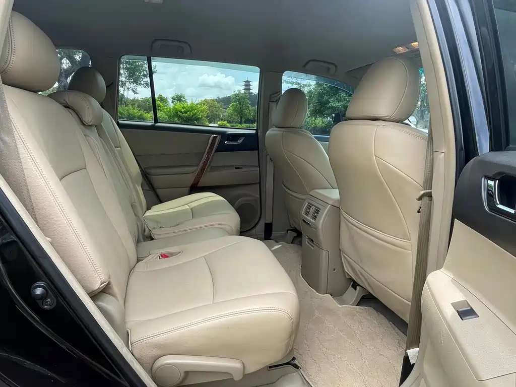 TOYOTA HIGHLANDER 2012