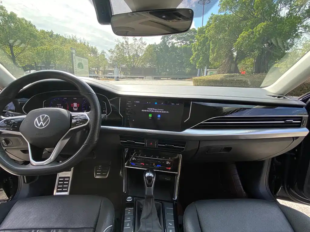 VOLKSWAGEN PASSAT 2023