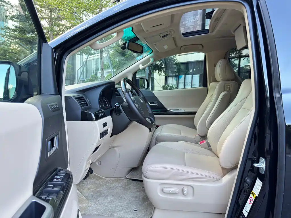 TOYOTA ALPHARD 2012