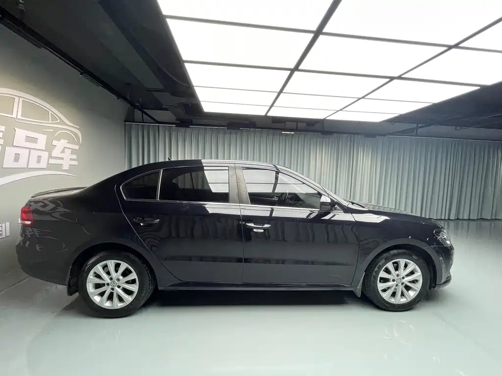 VOLKSWAGEN LAVIDA 2015