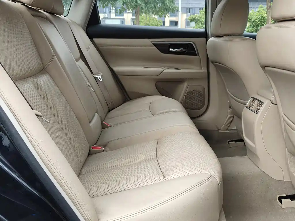 NISSAN TEANA 2015